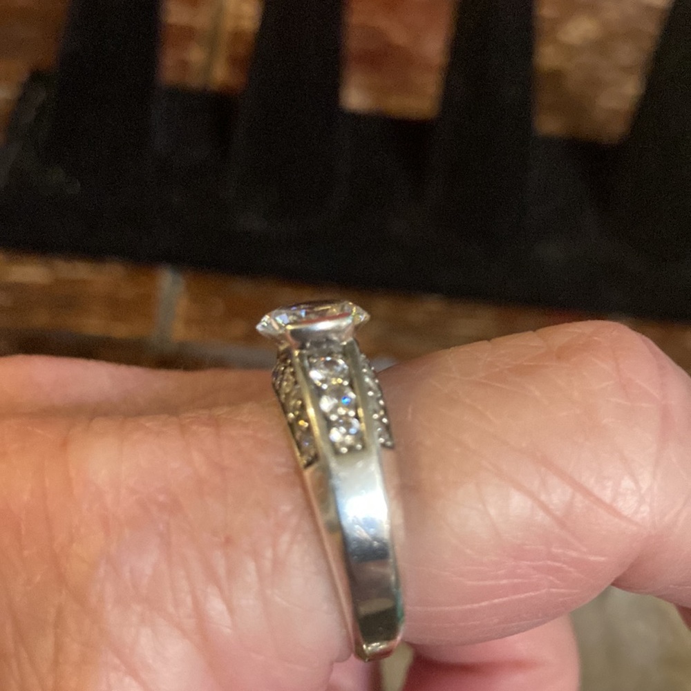 Stunning 925 CZ engagement ring size 8 - Picture 6 of 8